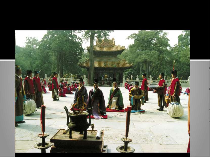 Артисты воспроизводят древнюю сцену жертвоприношения Конфуцию