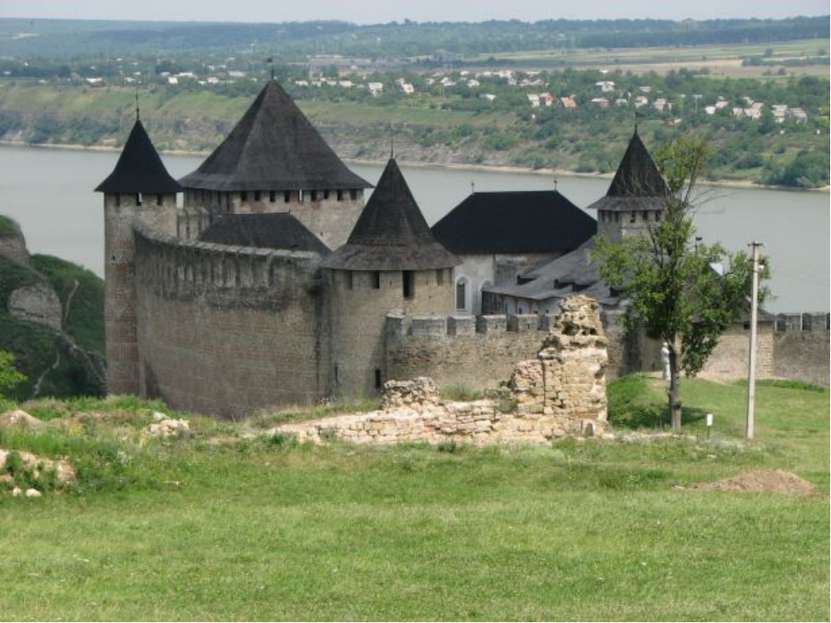 6. Хотинская крепость.  крепость X-XVIII веков, расположенная в городе Хотин,...