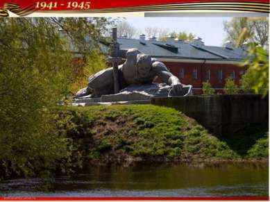 Скульптурная композиция «Жажда» у самого берега реки с документальной точност...